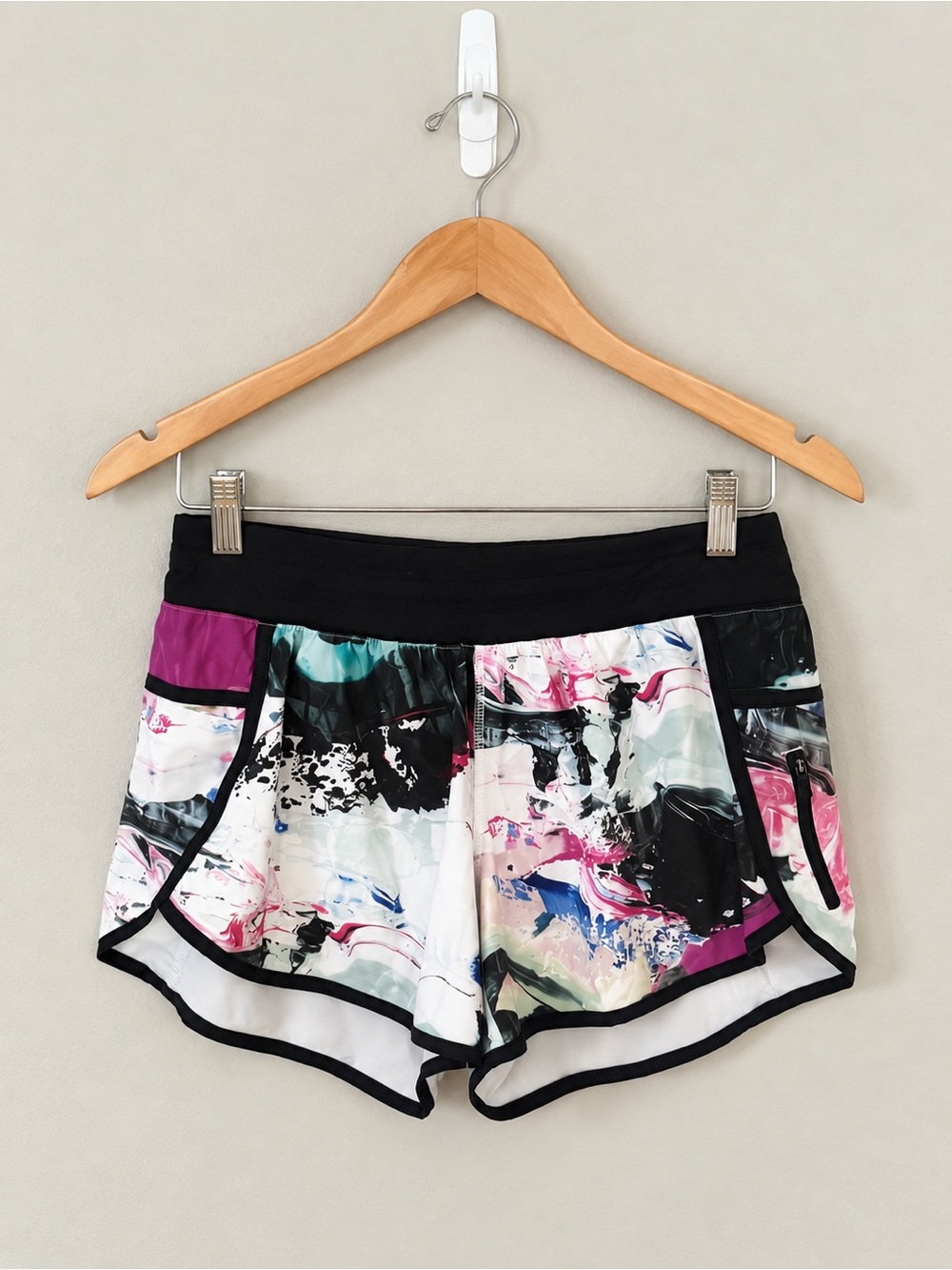 lululemon Tracker Short III - Pigment Wave Multi / Black